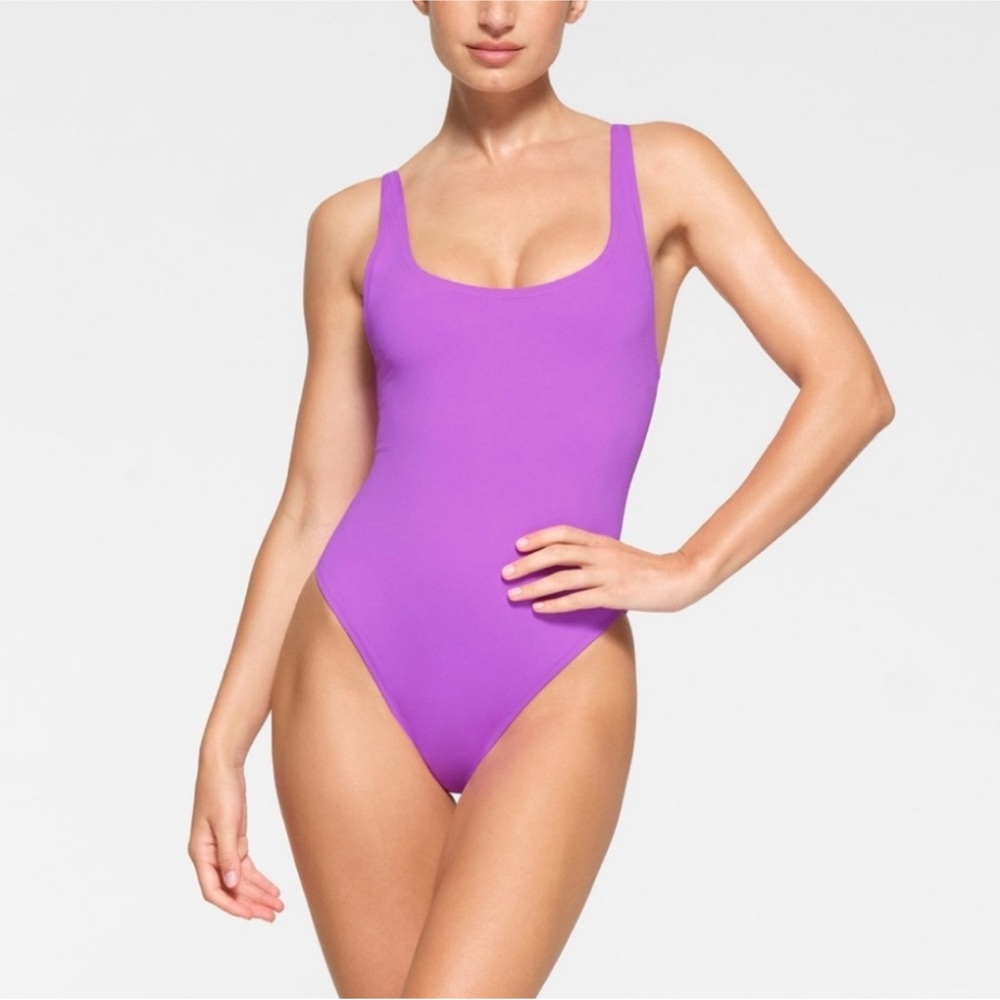 Skims Signature Swim Scoop Neck One Piece